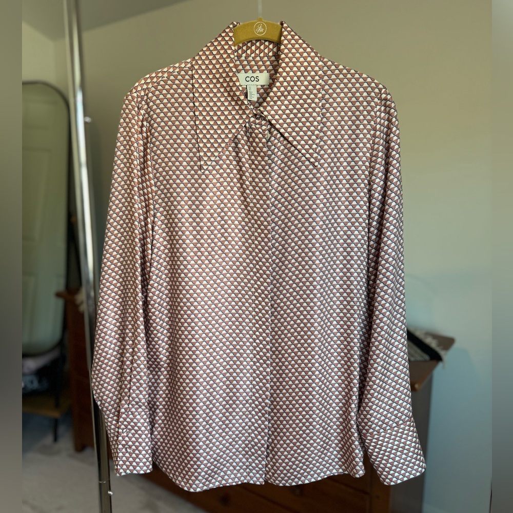 VGUC COS satin shirt. Size 6. Geometric print. 27” length. 36” bust